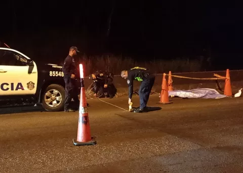 Saltaba muro de hormigón en Loma Cová y muere atropellado 