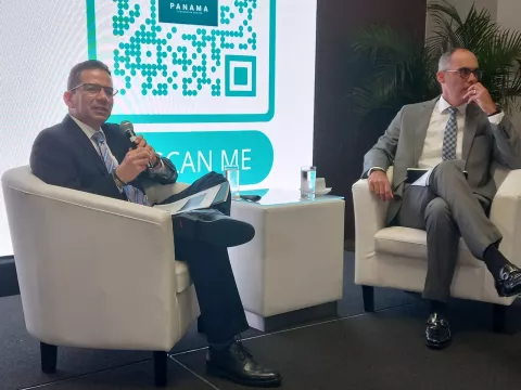 Cerca de 100 mil visitantes atrajo centro de convenciones