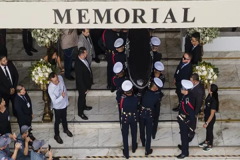Pelé es enterrado en una ceremonia privada
