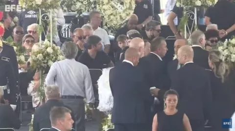 [EN DIRECTO] Aficionados  dan su último adiós a Pelé