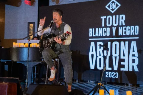 Ricardo Arjona 'no se arrepiente de nada' a sus 59 años