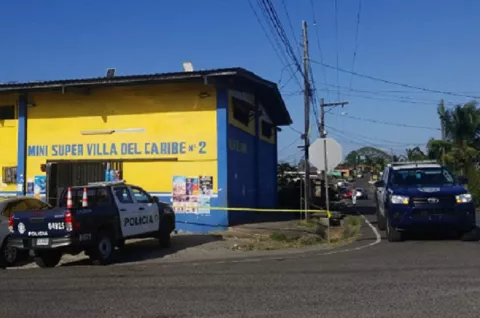 Roban en minisúper de Villa del Caribe en Colón