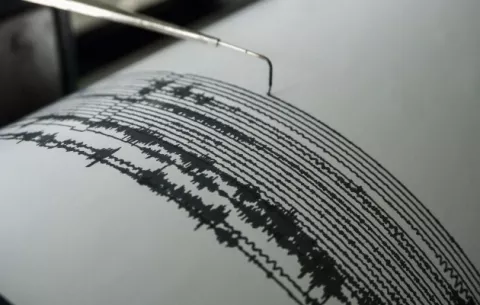 Potente terremoto de 7.6 sacude a Indonesia