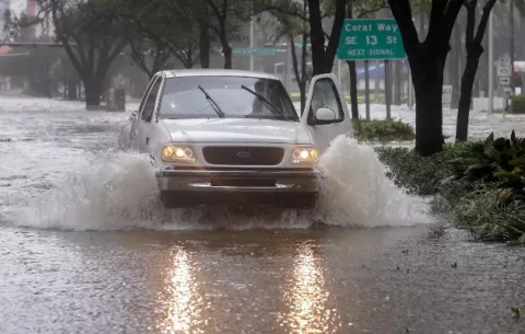 EE.UU en alerta por una tormenta que ha inundado California
