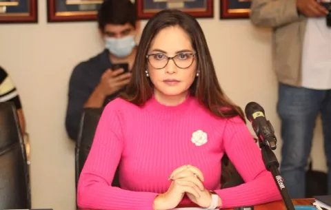 Zulay Rodríguez acaricia las 80,000 firmas y sigue alejándose
