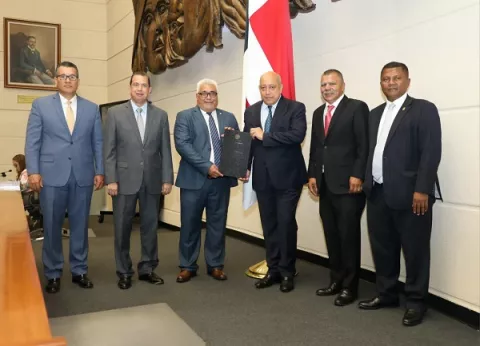 Licencia con sueldo para alcaldes y ediles revive polémica 