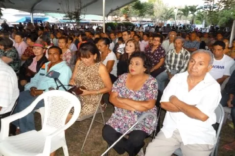 Miles de feligreses se toman Atalaya en Domingo de Cuaresma