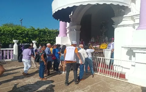 Centenares de devotos del Nazareno siguen llegando a Atalaya