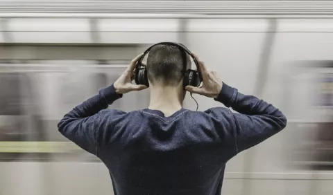 ¿Sabes cuál es la manera correcta de limpiar los auriculares sin estropearlos?