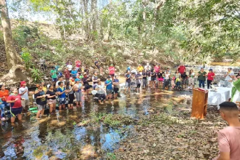 Jóvenes herreranos cambian la fiesta por retiro espiritual