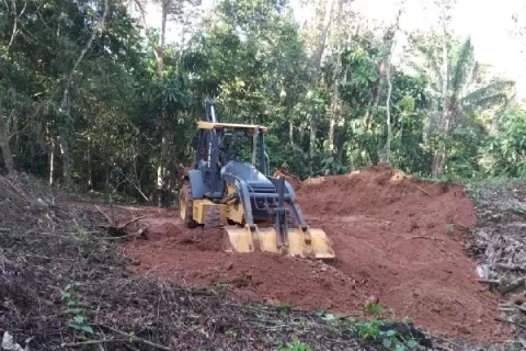 Paran movimiento ilegal de tierra en área protegida en Colón