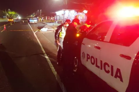 Hombre de 60 años trató de cruzar la vía y murió atropellado en Colón
