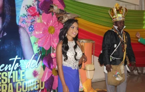 Todo listo para el desfile de la Pollera Congo en Colón 