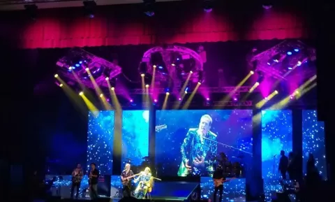 Emmanuel ofreció una noche llena de romance 