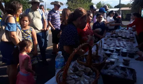 Mantienen la tradición con el festival de postres y dulces