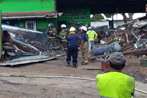 Controlan el incendio en una recicladora en La Chorrera