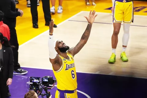 LeBron James, máximo anotador de la historia de la NBA
