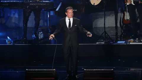 Luis Miguel reaparece y anuncia gira para 2023
