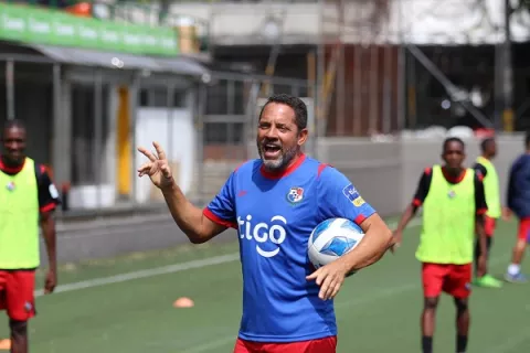 Mike Stump define equipo Sub-17 para  el Premundial