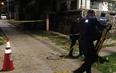 Mujer recibe disparo en el pecho cuando volvía de su trabajo