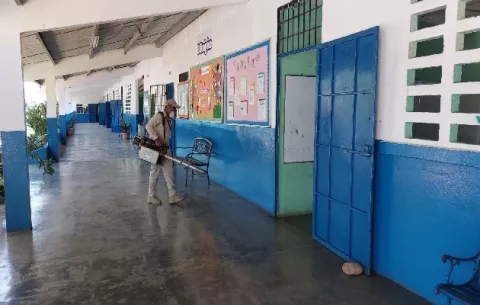 Nebulizan escuelas en Chiriquí ante inicio de clases
