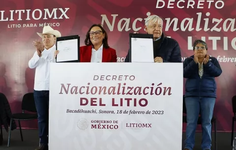 Obrador firma decreto sobre nacionalización del litio