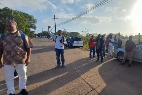 Solicitan trabajo en la construcción del estadio Mariano Rivera