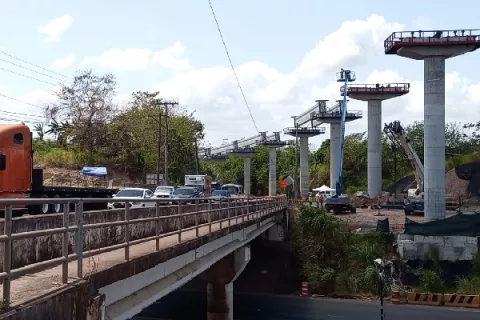 Cierres en la autopista por montaje de vigas de la Línea 3