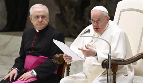 Papa Francisco se une al dolor por la muerte de 40 personas