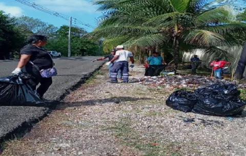 Realizan operativo de limpieza en playas de Portobelo