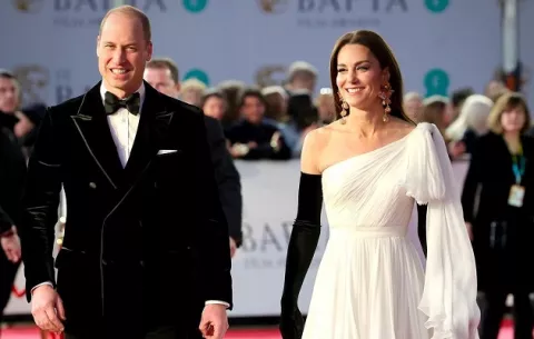 Princesa Kate acude a los BAFTA con aretes de 17 dólares