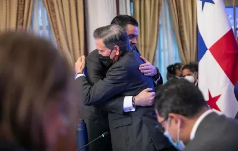 Gaby Carrizo renuncia al cargo de ministro de la Presidencia
