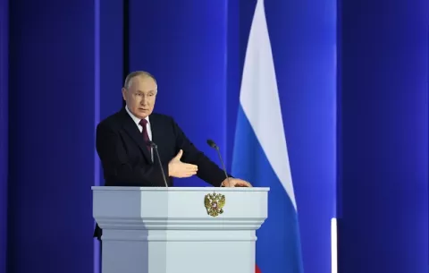 Rusia suspende el pacto de desarme nuclear 