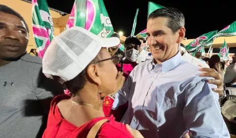 Dana  Castañeda asegura que Rómulo  Roux 'tiene miedo'