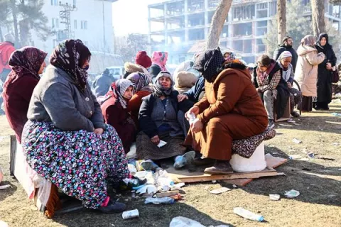 Suben a más de 33,000 los muertos en Turquía y Siria