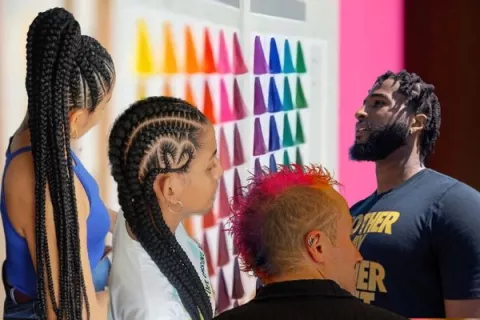 Trenzas y tintes fantasía, los favoritos del Carnaval