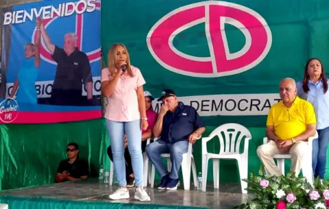 Yanibel Ábrego defiende alianza entre CD y Realizando Metas