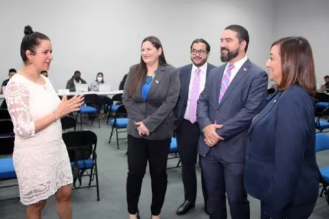 Realizan registro masivo de abogados agentes residentes