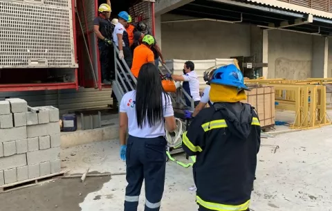 Suntracs pide rigurosa investigación tras accidente con grúa