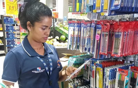Acodeco detecta anomalías en venta de útiles escolares