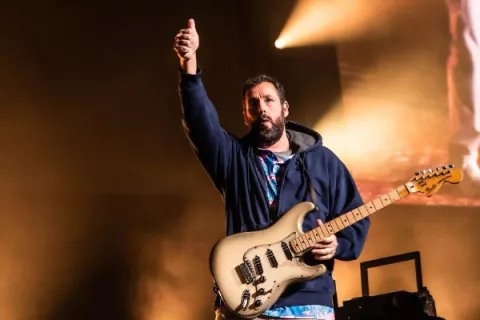 Adam Sandler recibió premio por su carrera como cómico