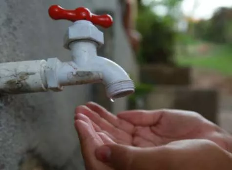 Panameños agobiados por la falta de agua apuntan contra gestión de Ducruet