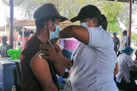Ofrecen atención médica a jornaleros que migran a Azuero