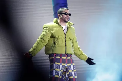Bad Bunny enfrenta una demanda millonaria de su exnovia