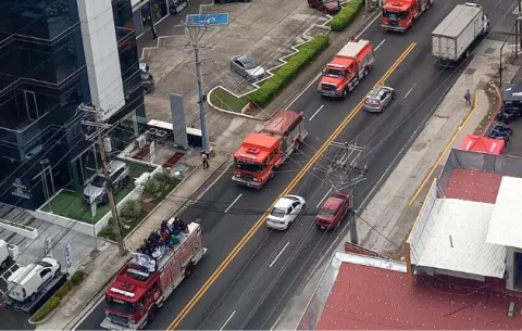 Bomberos se van a paro; exigen respeto a los ascensos