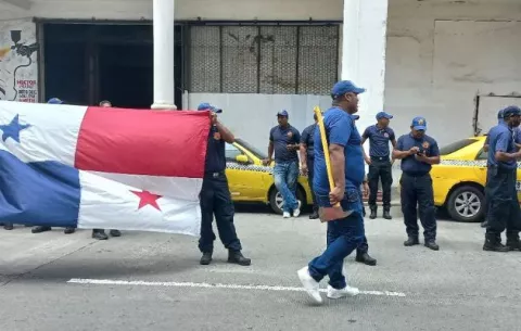 Bomberos mantienen segundo día de huelga nacional