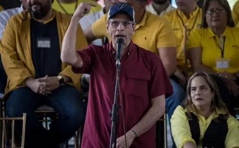 Capriles se monta, nuevamente, en la carrera presidencial