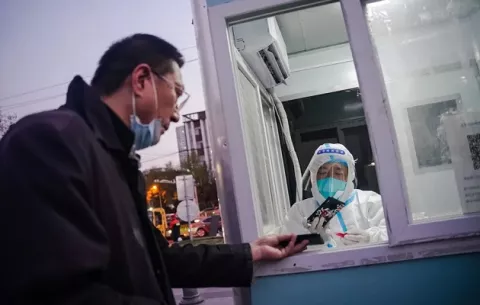 FBI: Covid-19 se habría originado por fuga en un laboratorio