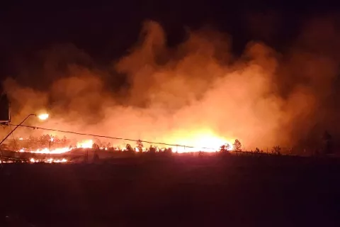 Intentan controlar incendio de masa vegetal en Tierras Altas