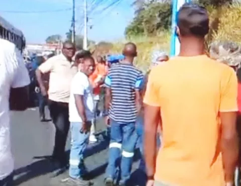 Cierran vía Panamá-Colón, exigen proyecto habitacional 